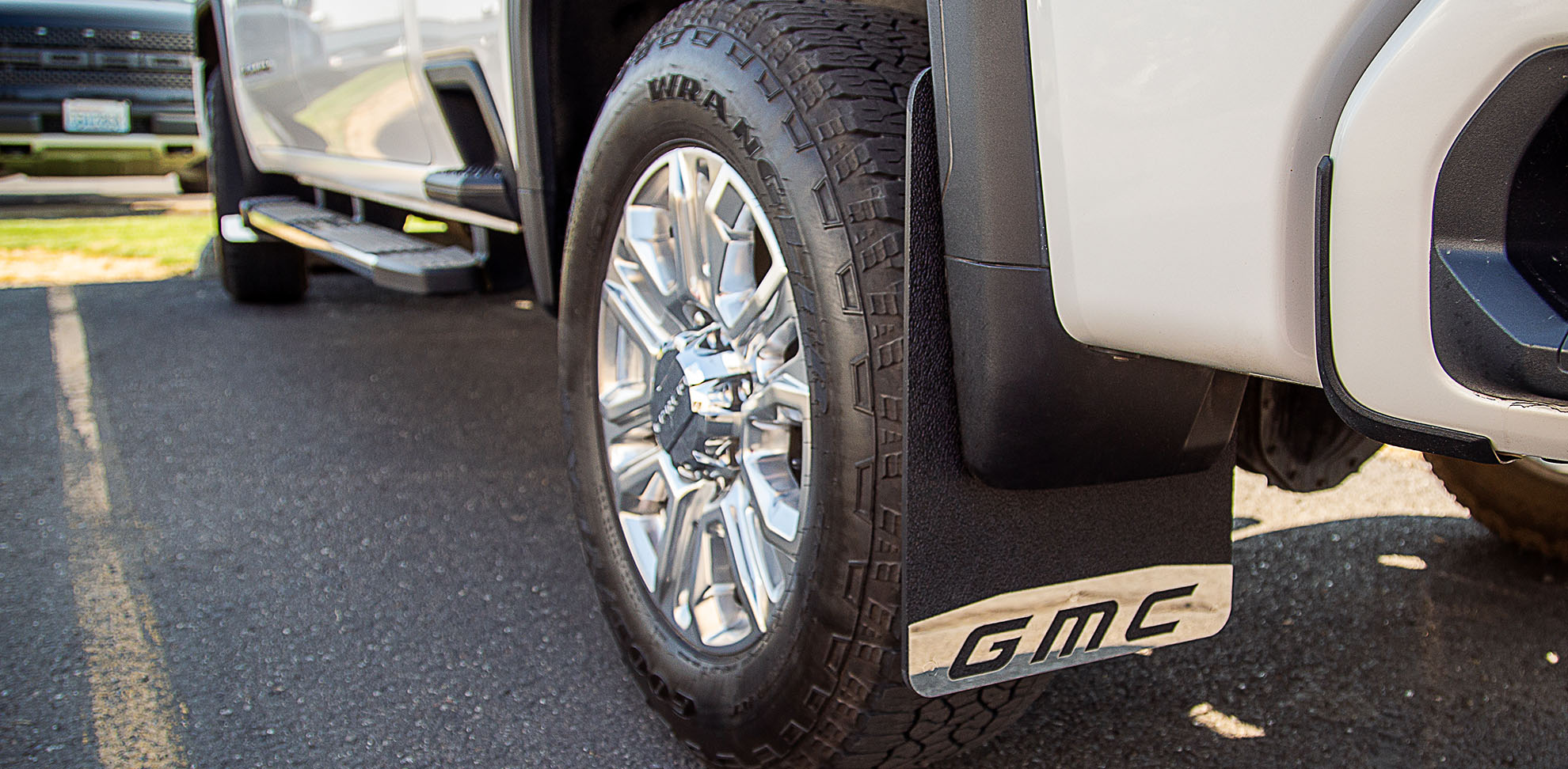 Rear flaps with a metal edge.