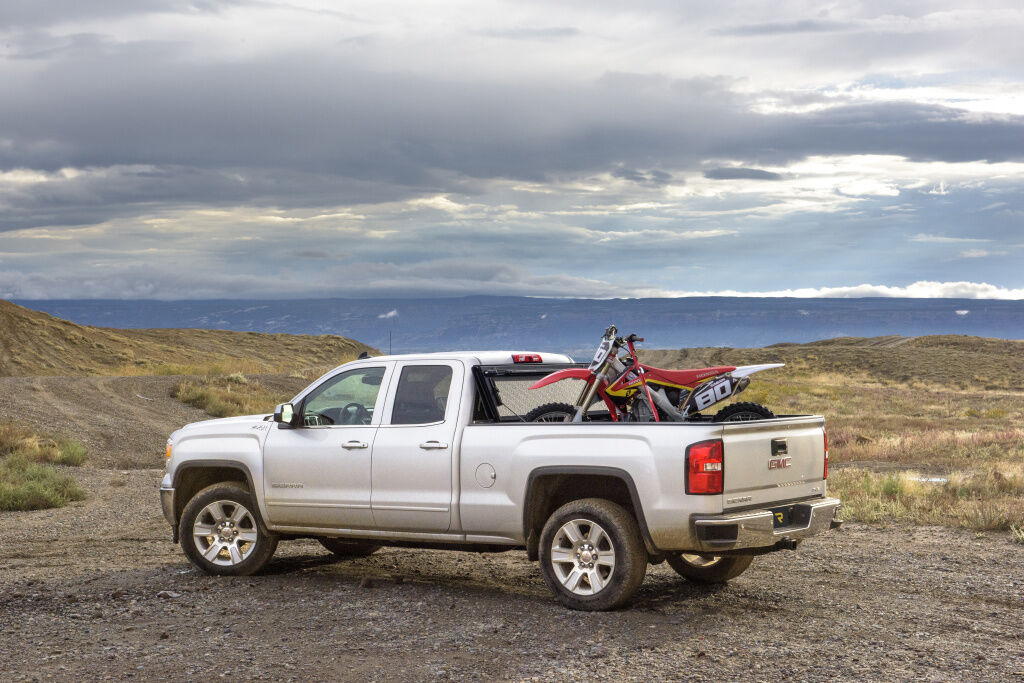 BAKFlip F1 Hard Folding Truck Bed Cover - 2023-2026 Chevy Colorado/GMC Canyon 5' 2" Bed - Image 4