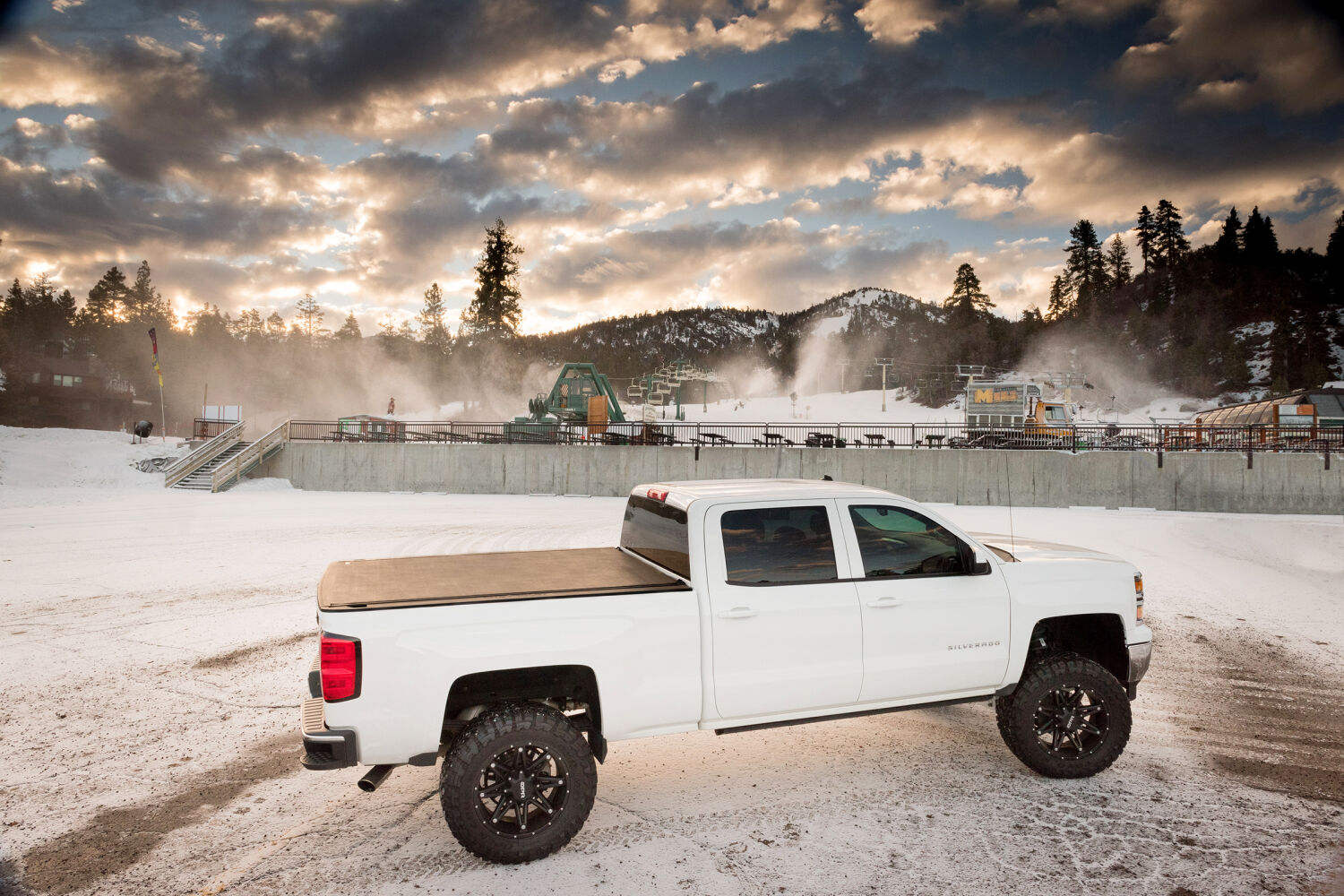 Revolver X2 Hard Rolling Truck Bed Cover - 2020-2025 Jeep Gladiator 5' Bed - Image 15