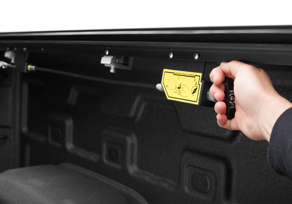 E-Series Locking Retractable Truck Bed Cover for 2023-2026 Chevy Colorado/GMC Canyon 5' 2" Bed - Image 8