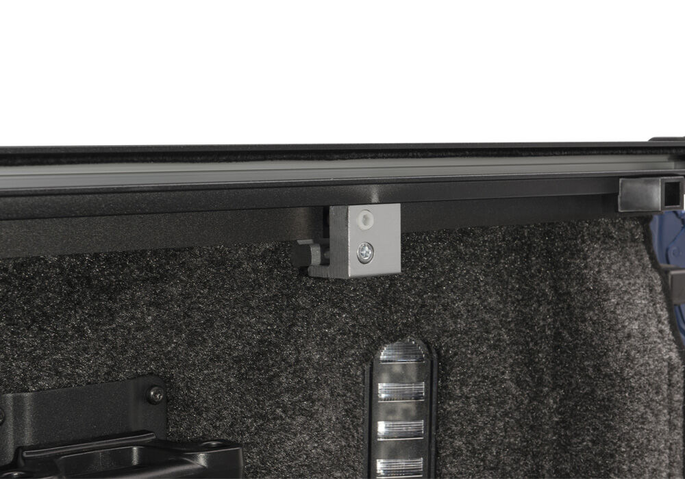 Retrax IX Tonneau Cover - 2019 (New Body Style)-2026 Chevy Silverado/GMC Sierra 1500 6' 7" Bed - Image 6