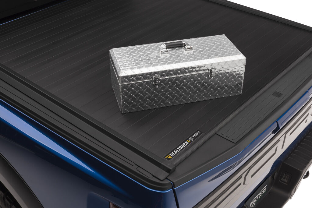 Retrax IX Tonneau Cover - 2019 (New Body Style)-2026 Chevy Silverado/GMC Sierra 1500 6' 7" Bed - Image 11