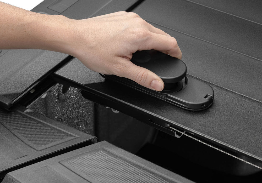 RetraxPRO MX Retractable Tonneau Cover - Rugged - Aluminum Construction - Matte Black - 2014-2018 Chevy Silverado/GMC Sierra 5' 9" Bed - Wide Retrax Rails - Image 4