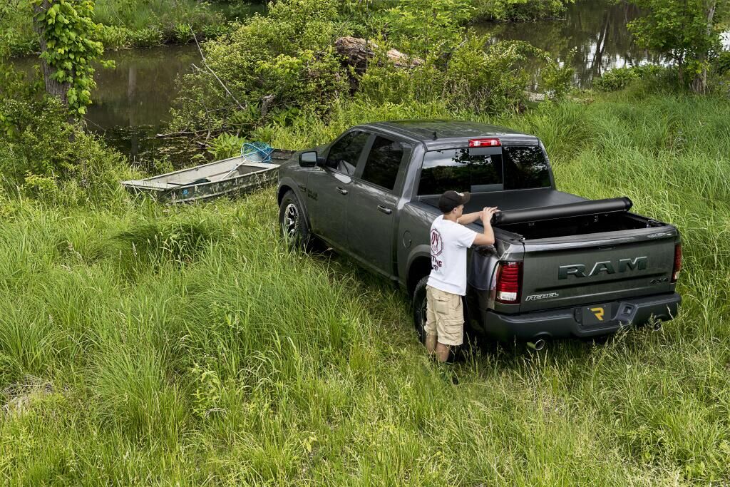 Deuce Tonneau Cover - Black - 2014-2018 (2019 Legacy/Limited) Silverado/Sierra 1500/2015-2019 2500 HD/3500 HD 6' 6" Bed - Image 3