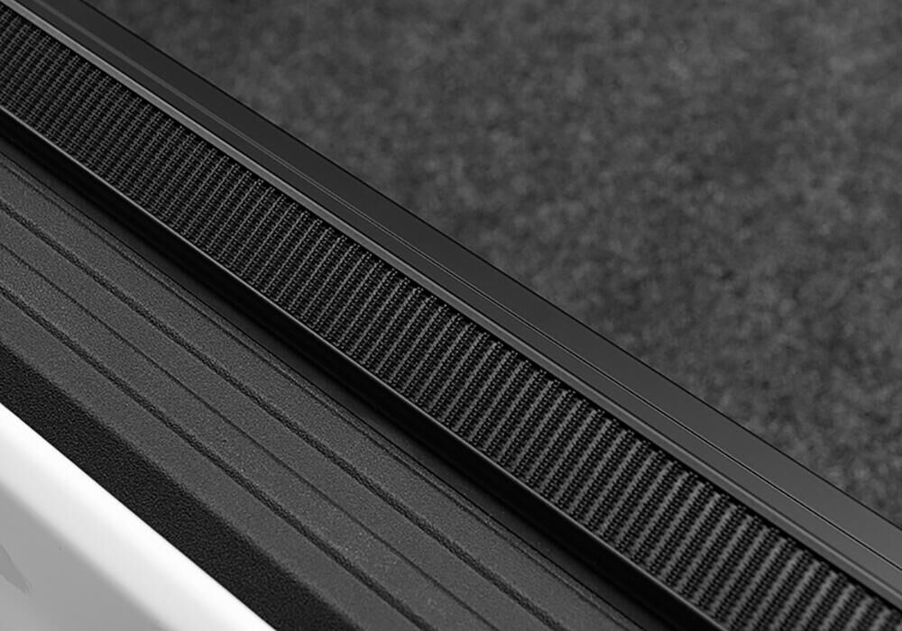 Lo Pro Tonneau Cover - Black - 2020-2025 Jeep Gladiator with or without Trail Rail System - Image 5