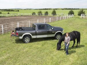 TruXport Tonneau Cover - Black - 2016-2024 Nissan Titan 5' 7" Bed with Utili-Track System