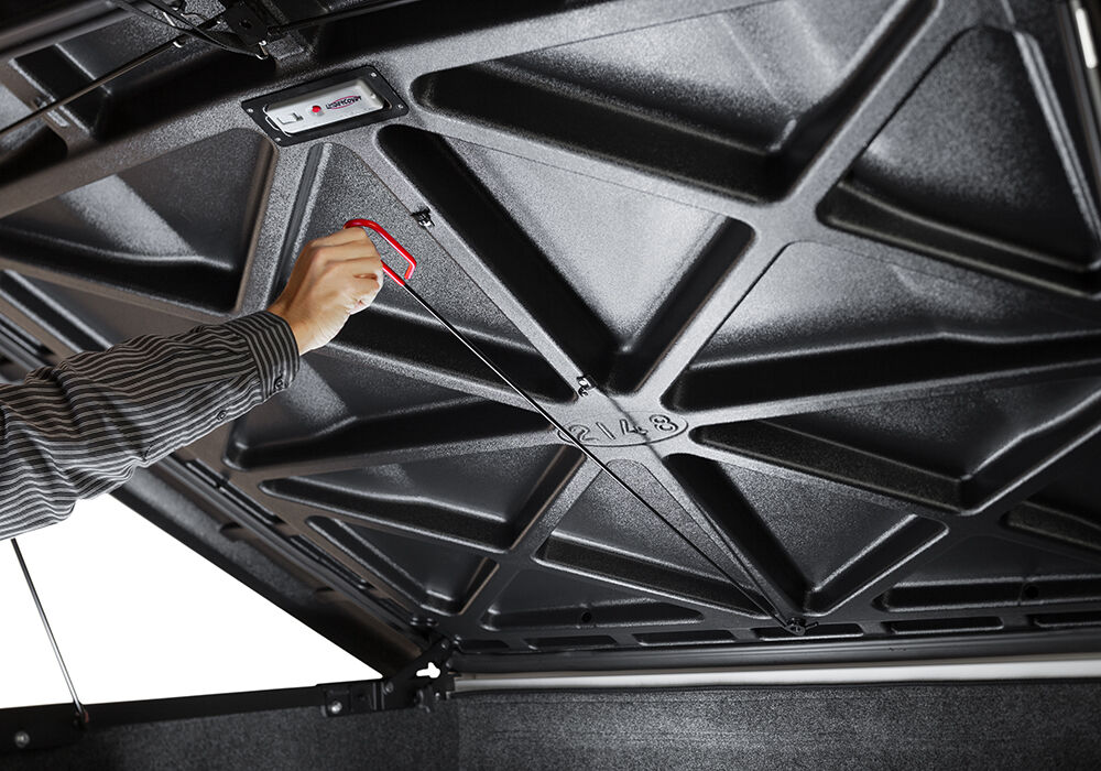 UnderCover Elite 2016-2023 Toyota Tacoma 6' Bed Std/Ext with Deck Rail System - Black Textured - Image 2