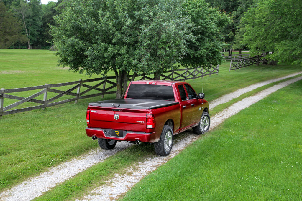 UnderCover Elite 2016-2023 Toyota Tacoma 6' Bed Std/Ext with Deck Rail System - Black Textured - Image 4