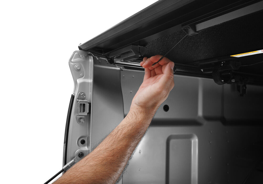 UnderCover Flex 2022-2026 Nissan Frontier 5' Bed with or without Utilty-Track System - Black Textured - Image 19