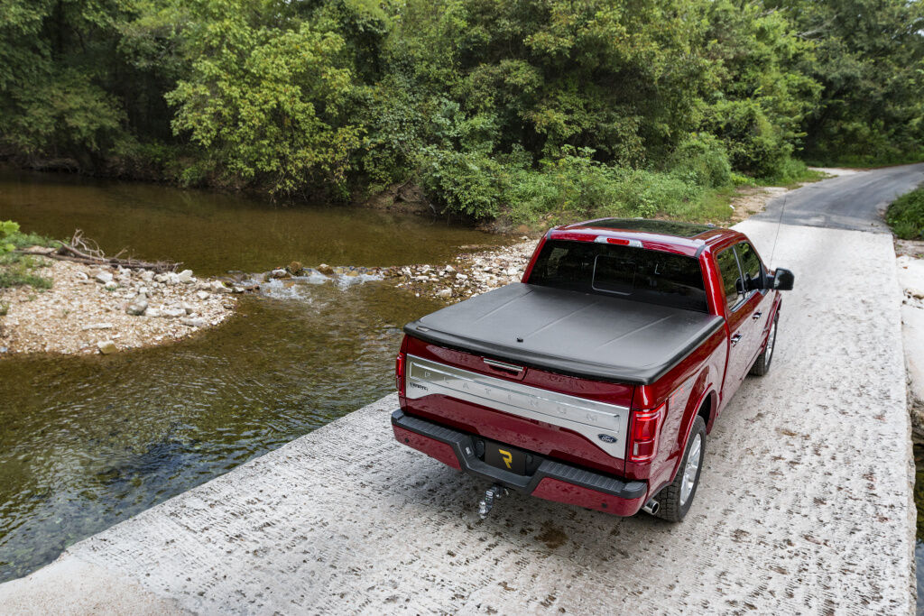 UnderCover SE 2007-2013 Chevrolet Silverado 5' 9" Bed Ext/Crew Cab - Black Textured - Image 5